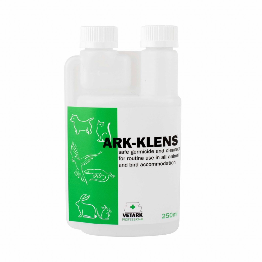 Vetark Ark-Klens Concentrate for bird feeder cleaning on white background